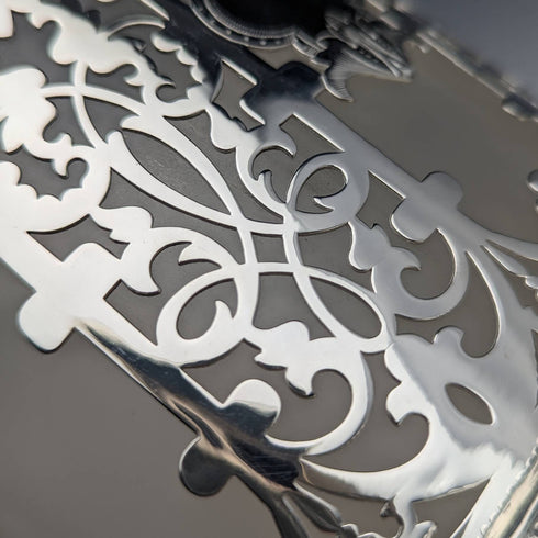 Late Victorian British Antique Silver Plated Biscuit Barrel with Glass Inner